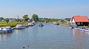 Marina - South Facing Chalet - 5 minutes walk to beach, near Norfolk Broads & Gt Yarmouth (California Great Yarmouth)