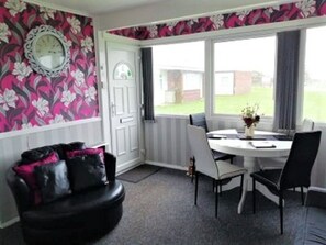 Interior - South Facing Chalet - 5 minutes walk to beach, near Norfolk Broads & Gt Yarmouth (California Great Yarmouth)