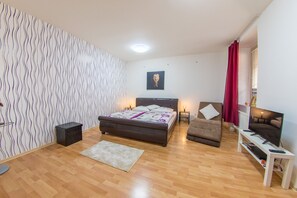 2 bedrooms, iron/ironing board, WiFi, bed sheets - 2 Bedroom Old Town Apartment (Prague)