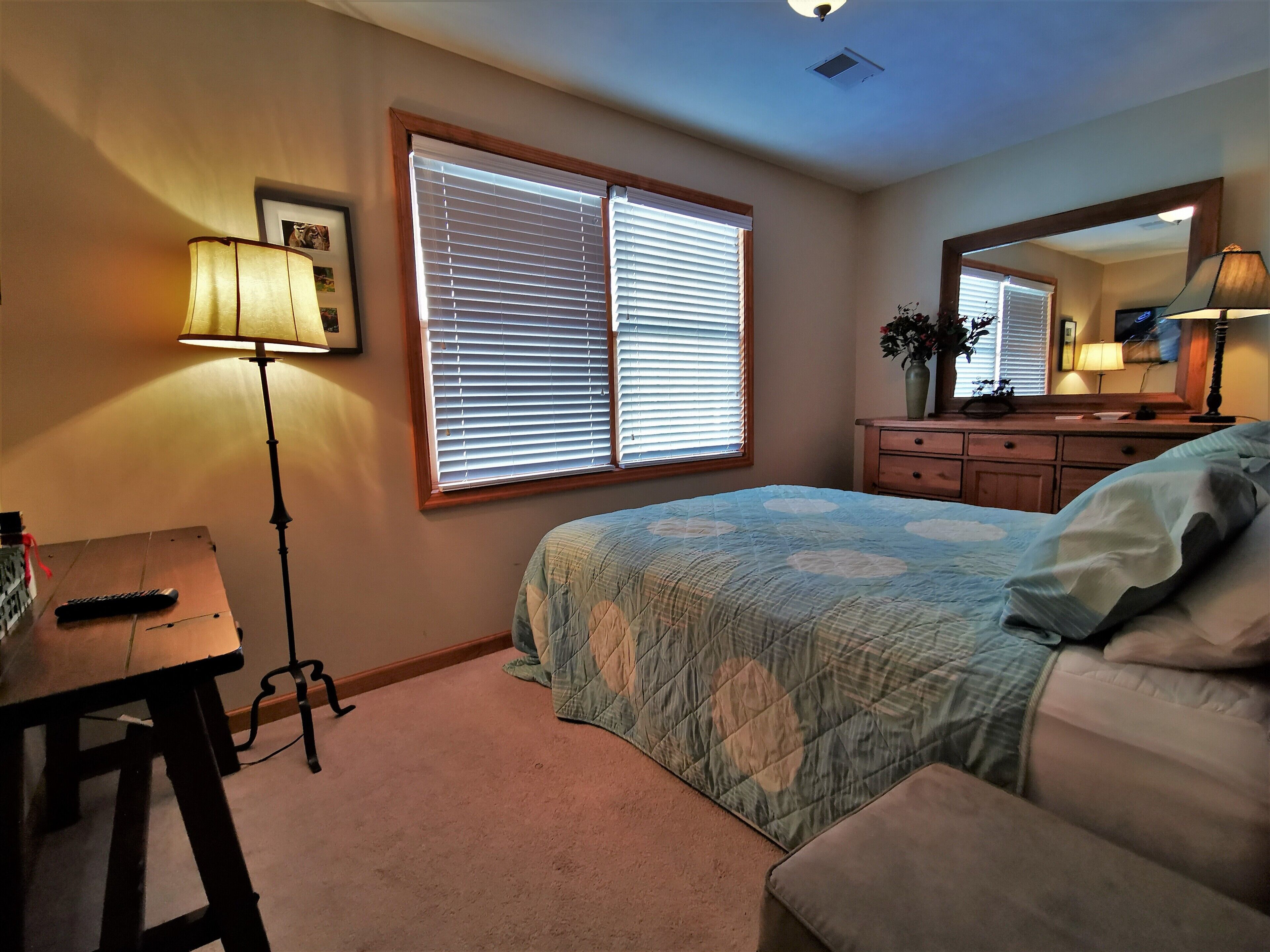 4 bedrooms, desk, iron/ironing board, WiFi