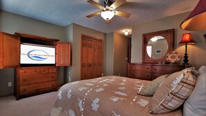 A bedroom with a bed, a ceiling fan, a television, a dresser, a mirror, and a lamp. - ❤️Great WiFi. Beautiful Home for a Ski Getaway. 15% off of ski rentals  (Snowshoe)