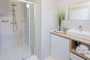 Apartment (0 Bedroom) | Bathroom - Bright and Modern Main Square Studio (Zagreb)
