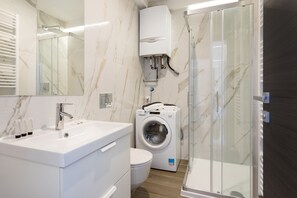 Apartment (2 Bedrooms) | Bathroom