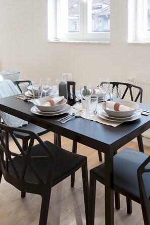 Apartment (2 Bedrooms) | Eigene Küche | Kühlschrank, Ofen, Herdplatte, Geschirrspüler