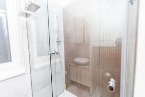 アパートメント (3 Bedrooms) | バスルーム | ヘアドライヤー、タオル、石鹸、シャンプー