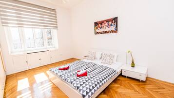 Apartment (3 Bedrooms) | 3 bedrooms, desk, laptop workspace, iron/ironing board