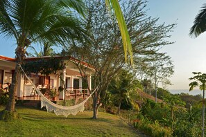 Property grounds - Splendid Serviced Guest House Ocean View Montezuma (Cóbano)