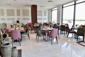 Breakfast, lunch, dinner served; local cuisine  - Be Inn Hotel (Seeb)
