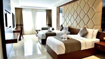 Hypo-allergenic bedding, minibar, in-room safe, desk