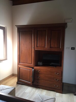 Habitación estándar doble | Edredones de plumas, colchones viscoelásticos, minibar