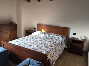 Chambre Double Élite | Couette en duvet d'oie, matelas mémoire de forme, minibar