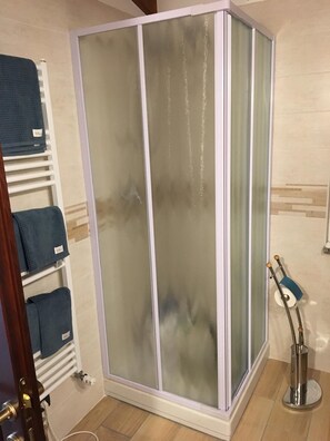 Habitació doble Elite | Bany | Dutxa, articles de tocador gratuïts, assecador de cabells i bidet