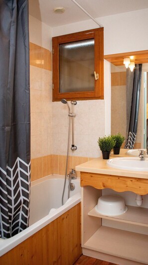 Bathtub