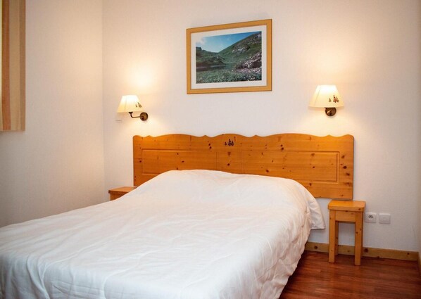3 bedrooms, WiFi - Chalet, 300m from ski slopes, fitness, swimming pool, sauna, terrace, parking, tv, ski locker, 56m² (Le Dévoluy)