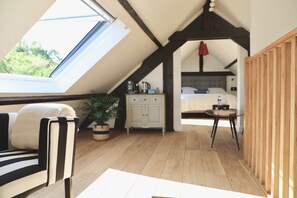 Design Double Room | Room amenity - Glycines Country Guesthouse (Goupillières)