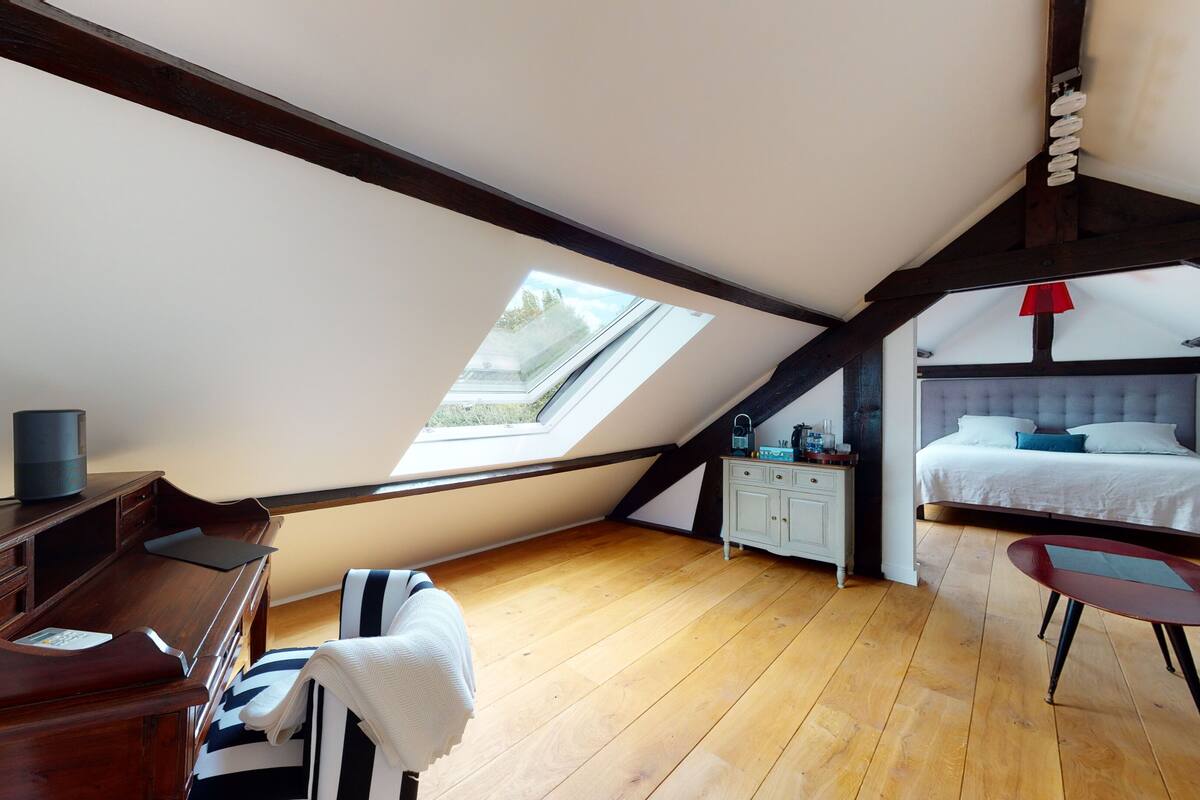Design Double Room | Laptop workspace, soundproofing, iron/ironing board, free WiFi