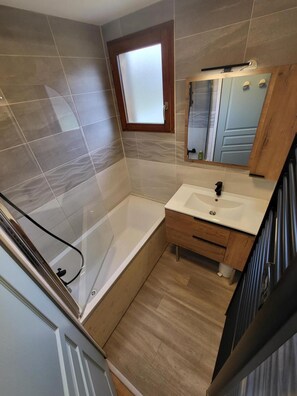 Bathtub