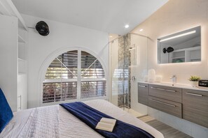 4 dormitorios, tabla de planchar con plancha, wifi gratis y ropa de cama