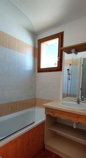 Bathtub