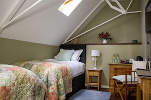 Standard Twin Room | Hypo-allergenic bedding, individually decorated, individually furnished