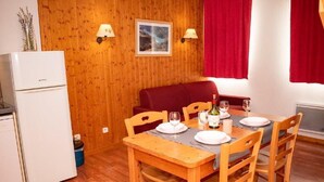 Dining - 300m from ski slopes, Ground floor, view resort, swimming pool, sauna, balcony, parking, tv (Le Dévoluy)