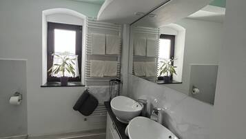 風筒、提供毛巾、番梘、洗頭水