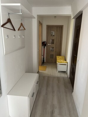 2 bedrooms, travel cot, WiFi, bed sheets