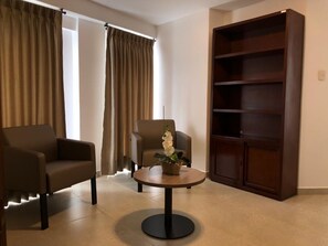 Deluxe Suite | Desk, soundproofing, free WiFi, bed sheets - Colón Plaza Hotel (Tumaco)