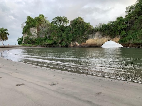 Beach. Colón Plaza Hotel