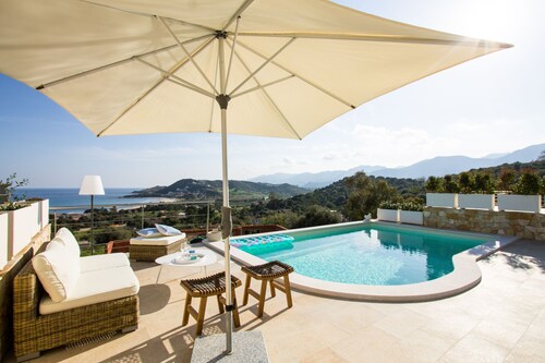 Levante - Magnificent villa with swimming pool and panoramic view of the bay of Foxi Manna