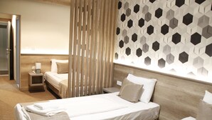 Standard Triple Room | In-room safe, WiFi (free), bed sheets - SHM-Mostar (Mostar)