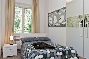 Appartamento, 3 camere da letto, terrazzo | 3 camere, ferro/asse da stiro, Wi-Fi gratuito, lenzuola