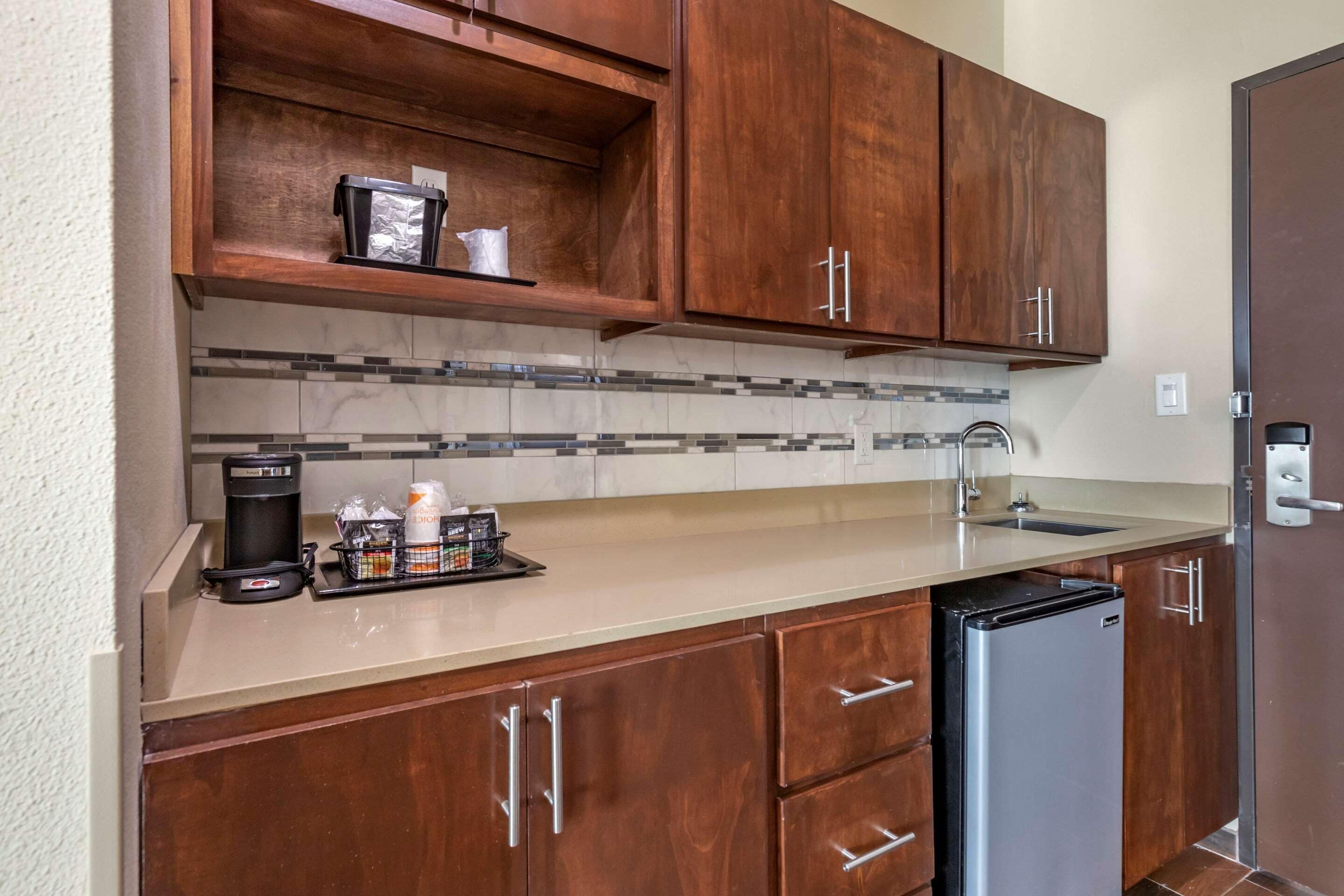 suite, 1 king bed with sofa bed, non smoking (wet bar) | individually decorated, individually furnished, desk, laptop workspace