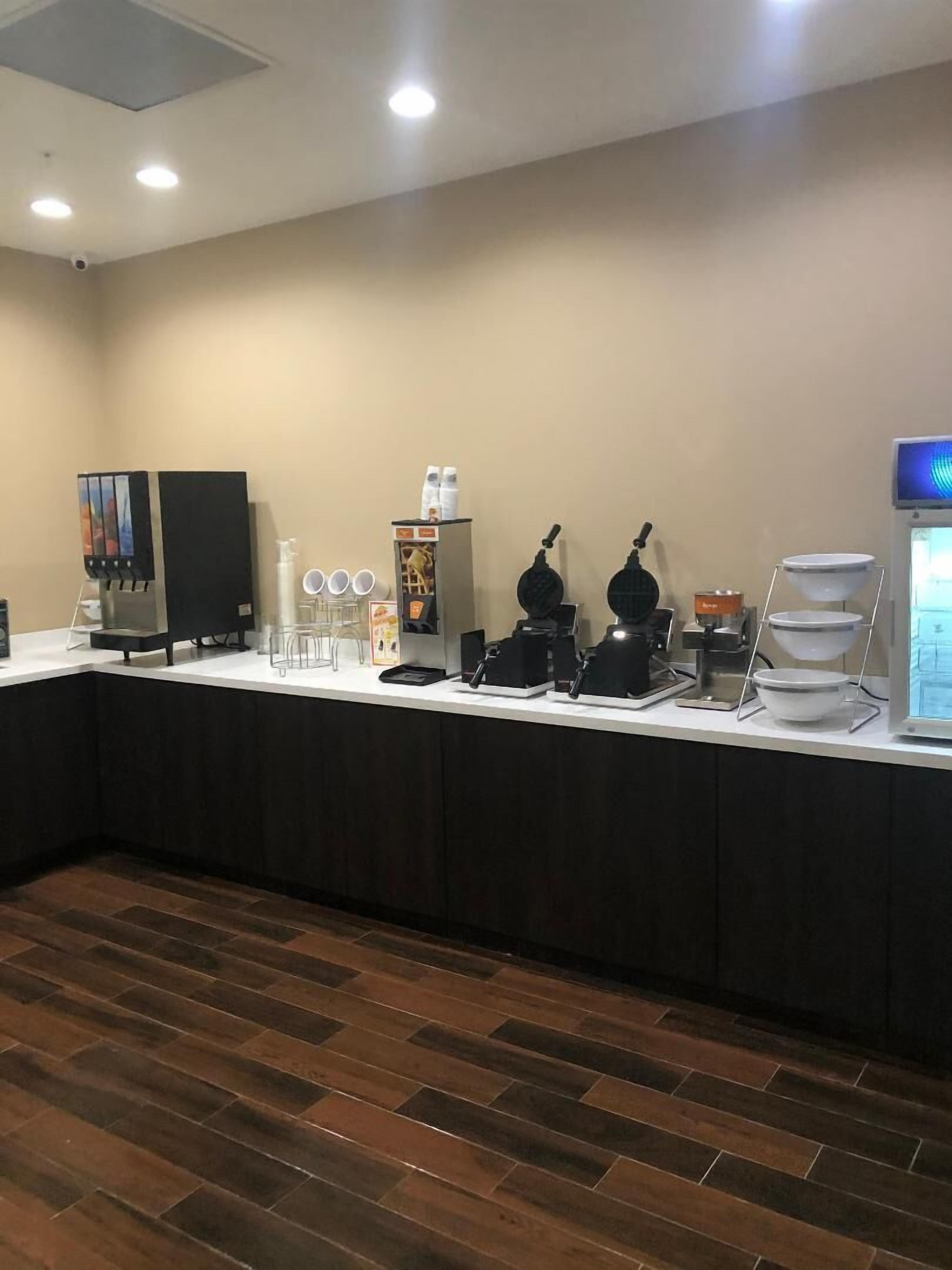 free daily continental breakfast