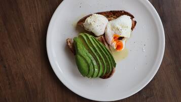 Tägliches inbegriffenes nach Wunsch zubereitetes Frühstück