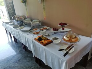 Free daily continental breakfast 