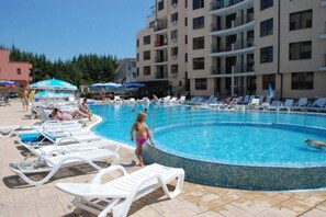 Seasonal outdoor pool - Studio in Avalon Complex (Sunny Beach)