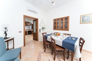Dining - La Casa di Assunta - in the heart of Naples (Napoli)