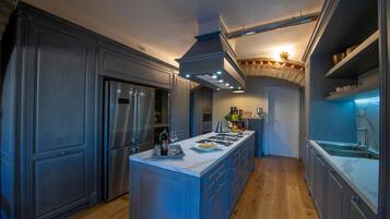 Micro-ondes, four, lave-vaisselle