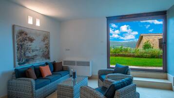 Fireplace, DVD player