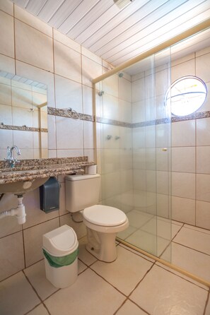Een douche, handdoeken