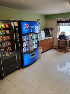 فطور أوروبي مجانًا يوميًا