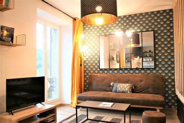 TV, books - Superb cozy and modern apartment between the port and the city center (Saint-Brieuc)