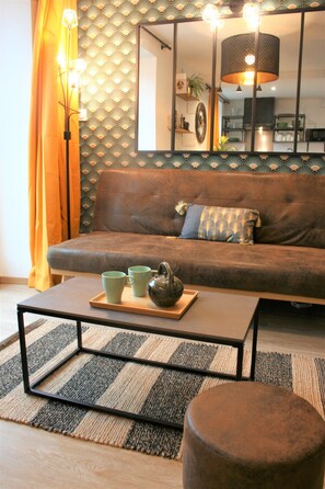 TV, books - Superb cozy and modern apartment between the port and the city center (Saint-Brieuc)