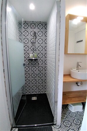 Shower, hair dryer, towels, soap - Superb cozy and modern apartment between the port and the city center (Saint-Brieuc)