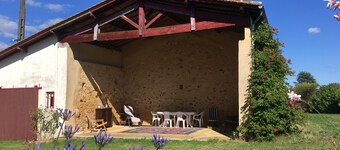 Country house in an enclosed garden of 8000m2