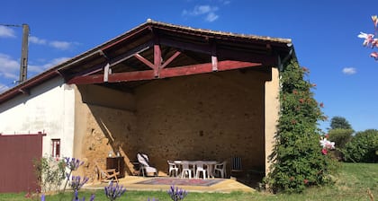 Country house in an enclosed garden of 8000m2