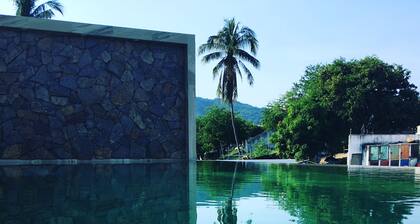 WATERFRONT COMPLETE GROUND FLOOR 73m2 WITH PRIVATE TERRACE & INFINITY POOL