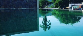 WATERFRONT COMPLETE GROUND FLOOR 73m2 WITH PRIVATE TERRACE & INFINITY POOL