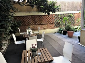 Habitación estándar con 2 camas individuales, baño compartido (1) | Terraza o patio